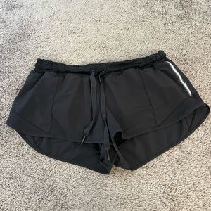 Lululemon Hotty Hot 2.5” Shorts Black Size 8